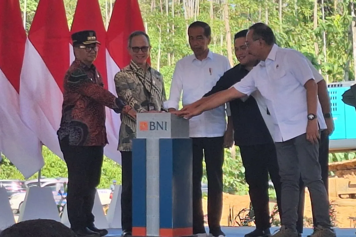 Presiden Meletakkan Batu Pertama Pembangunan Kantor Bank BNI di IKN