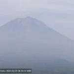 Gunung Semeru Erupsi, Abu Vulkanik Disemburkan Setinggi 400 Meter