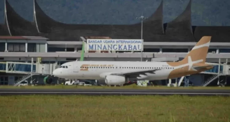 Kemenhub memastikan penerbangan di Bandara Minangkabau tak terganggu