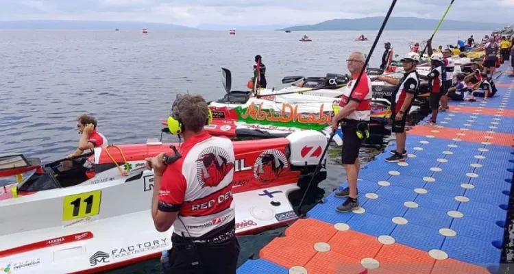 Balapan final F1 Powerboat Danau Toba 2024 dimulai
