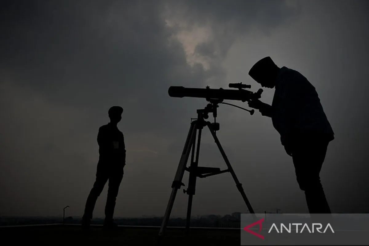 Arab Saudi Mulai Puasa pada Senin Seusai Bulan Sabit Baru Terlihat