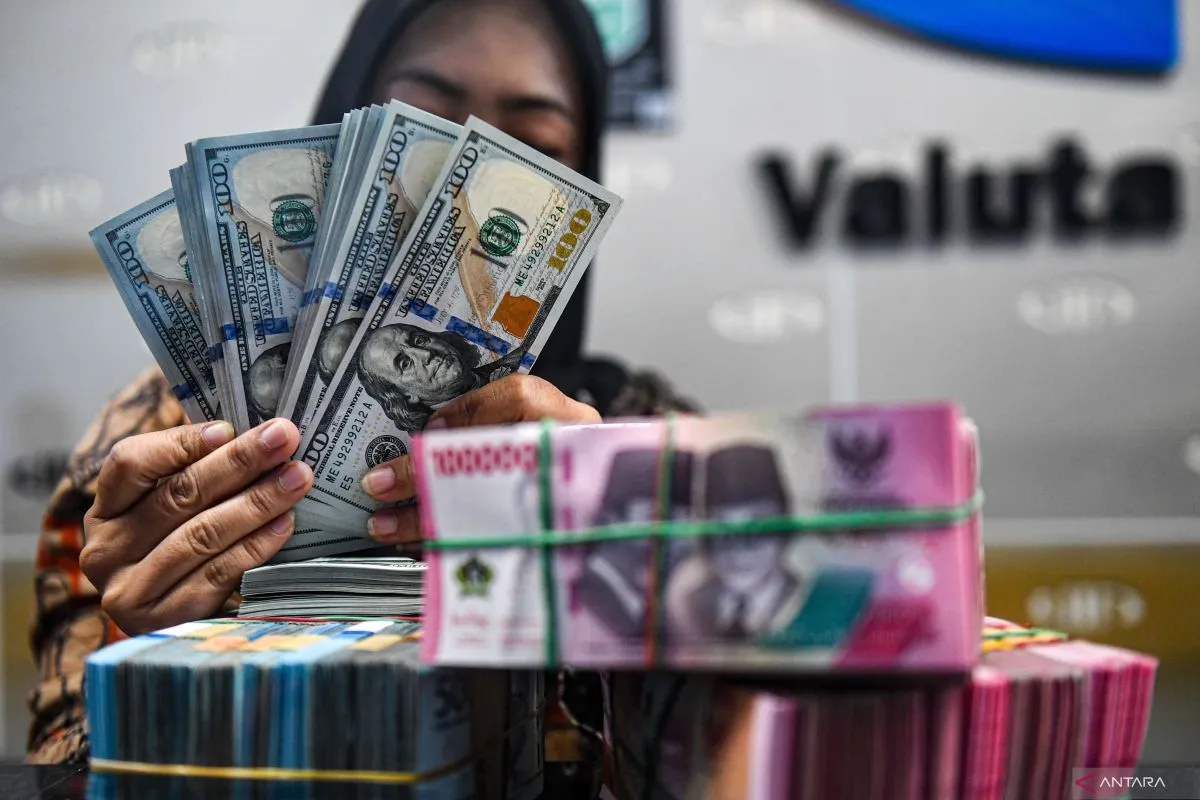 Rupiah Senin Pagi Tergelincir Menjadi Rp15.644 per Dolar AS