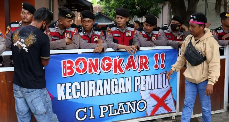 Bawaslu periksa pelapor dan saksi terkait dugaan politik uang