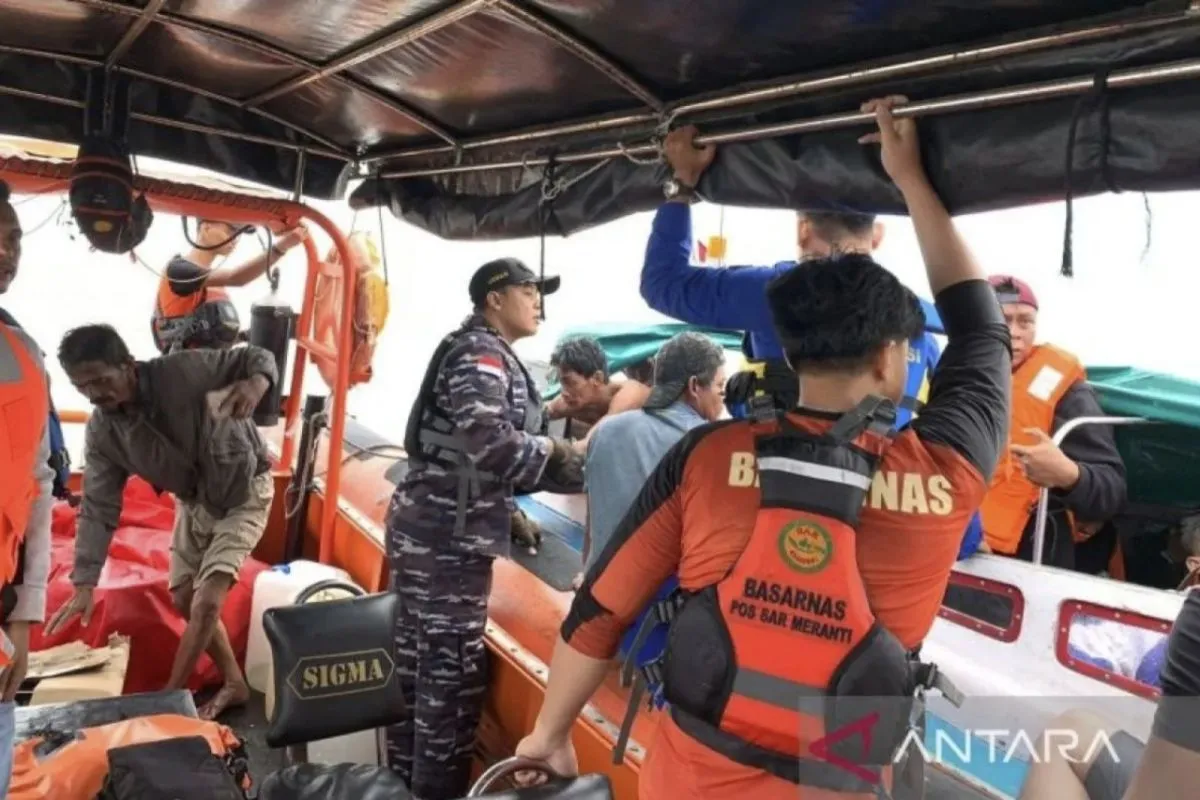 Kapal Bermuatan Sembako Tenggelam di Perairan Kepulauan Meranti