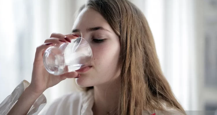 Kiat Terhindar dari Dehidrasi Hingga Heat Stroke saat Cuaca Panas