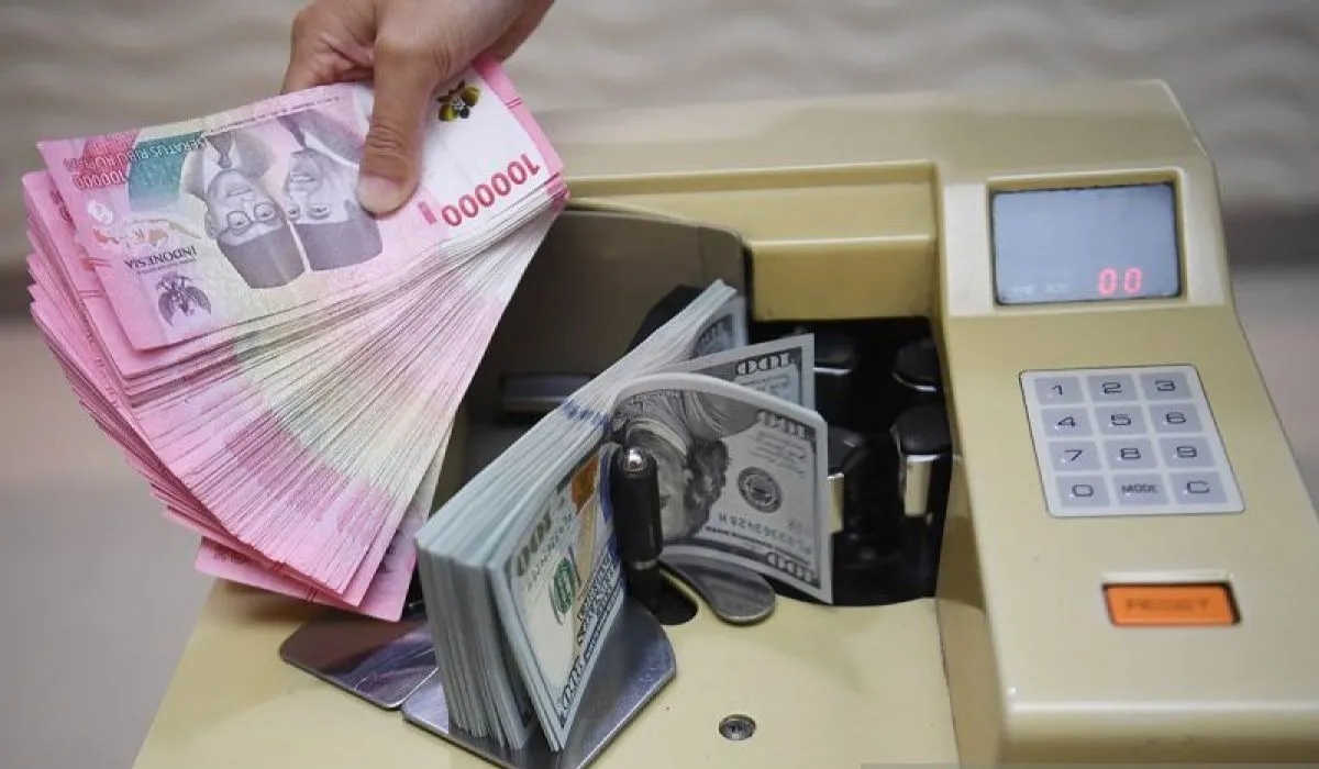 Rupiah Menguat Meski The Fed Menahan Pemangkasan Suku Bunga AS