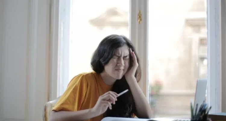 Penyebab Perempuan Lebih Rentan Terkena Migrain