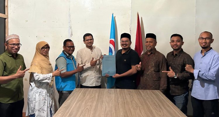 Prof. Sanny Bacalon Gubernur Pertama yang Mendaftar ke Partai Gelora Aceh