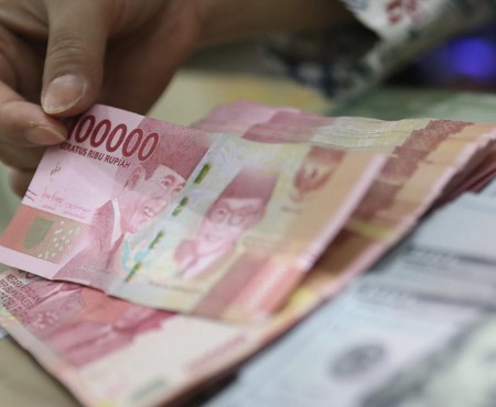 Rupiah Menguat, Dolar Turun Jadi Rp16.325