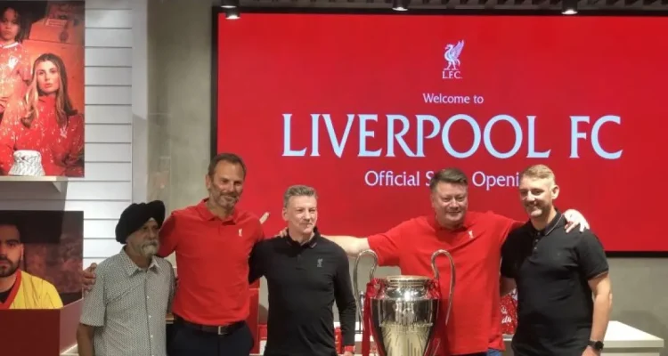 Liverpool Resmi Luncurkan Toko di Indonesia bersama Patrik Berger