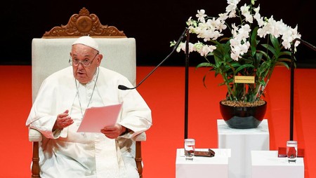 Paus Fransiskus Berikan Kritik Terhadap Trump dan Kamala Harris