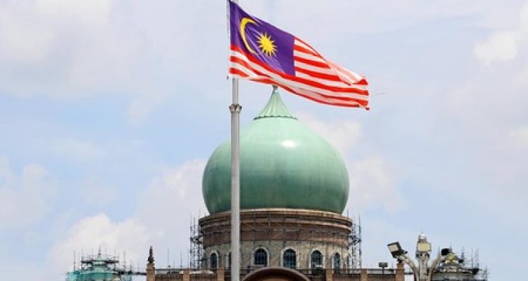 Mengapa Malaysia Menjadi Target Investasi Asing, dan Ancaman Krisis yang Mengintai