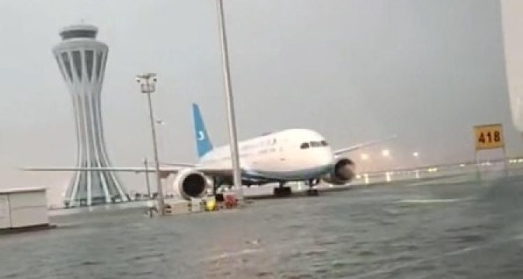 Banyak Maskapai Dunia Tutup Rute ke China, Apa Penyebabnya?