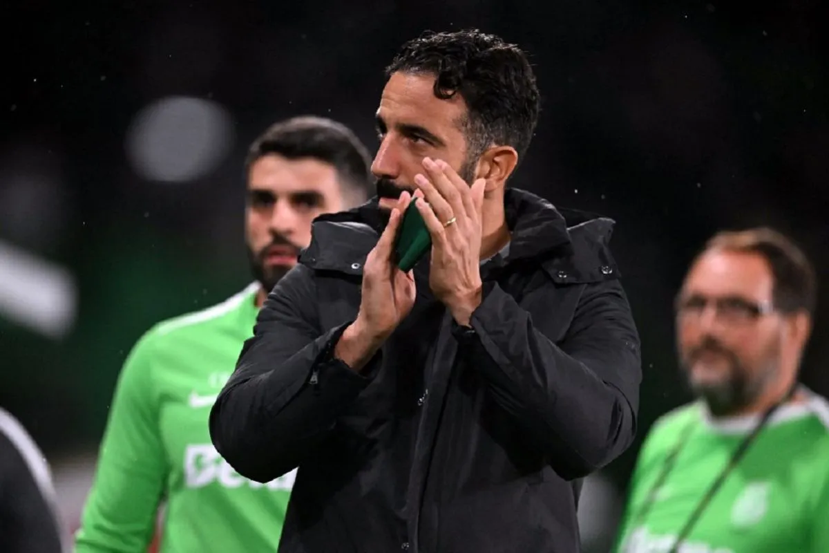 000_36LE6C7.jpg Van Nistelrooy Tinggalkan MU Setelah Kehadiran Ruben Amorim