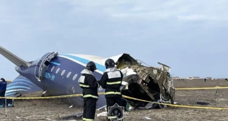 Pesawat Azerbaijan Hilang Kendali Sebelum Jatuh di Kazakhstan