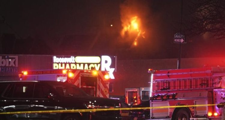 Pesawat Jet Jatuh di Permukiman Warga, Picu Ledakan Hebat