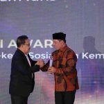 Bupati Aceh Besar Terima Penghargaan "Pejabat Pemerintah Inspiratif" dari The Aceh Post