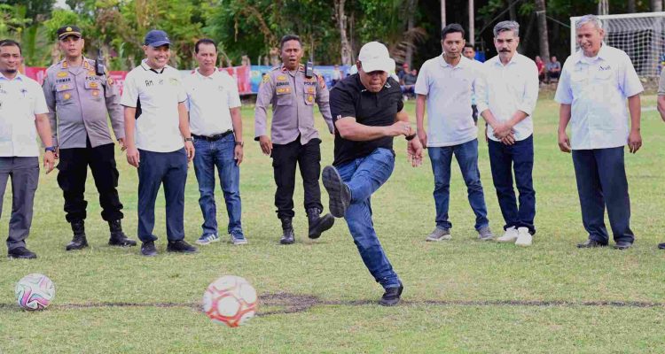 Bupati Aceh Besar Buka Turnamen Bola Kaki HUT ke-61 Persalam Lamcot