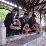Jelang HUT ke-80 RI, Bupati Aceh Besar Ziarah ke Makam Pahlawan Teuku Nyak Arief