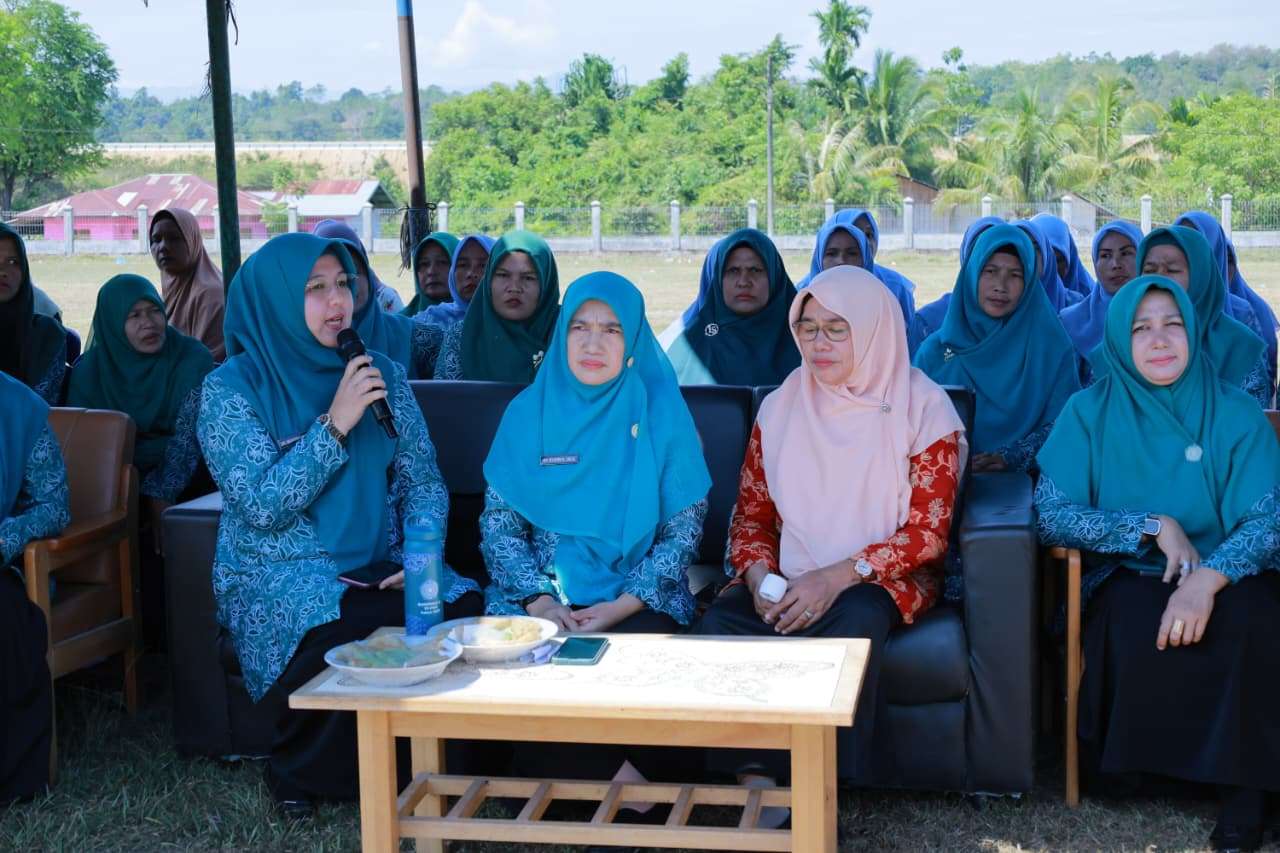 Ketua TP-PKK Aceh Besar Apresiasi Bakti Sosial HIMAB di Gampong Lamtamot