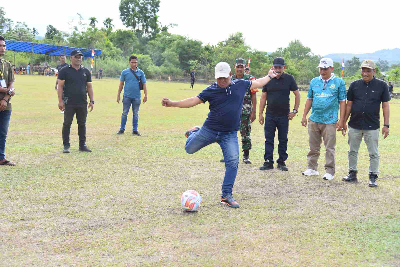 Bupati Aceh Besar Buka Turnamen Sepakbola HUT ke-30 Kemukiman Lamteuba