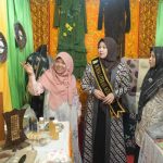 Rita Mayasari Kunjungi Stand Pameran Festival Literasi Aceh