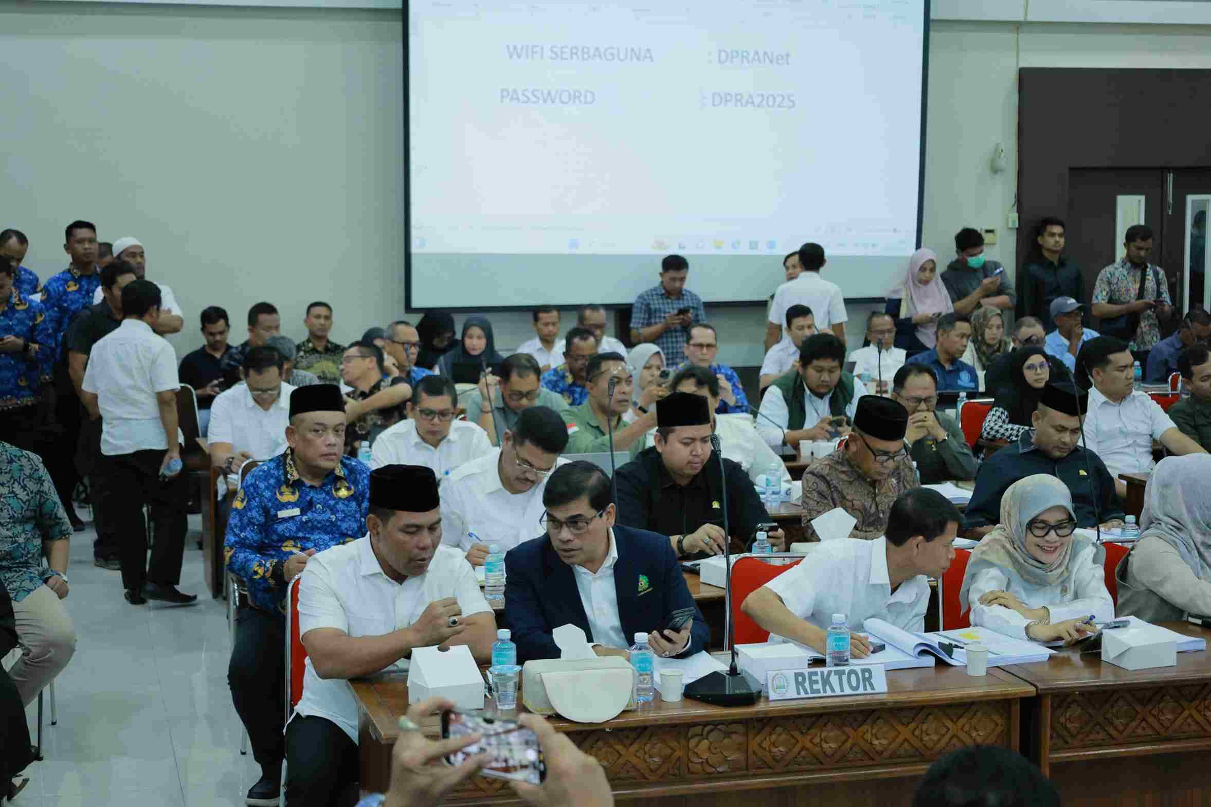 Bupati Aceh Besar Sampaikan Kepentingan Daerah dalam RDPU Raqan RTRW Aceh 2025–2045