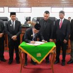 Bupati Aceh Besar Sampaikan Jawaban Eksekutif atas Pandangan Umum Fraksi DPRK
