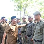 Wabup Syukri Bertindak sebagai Pemimpin Apel Gelar Pasukan Satpol PP dan WH Aceh Besar