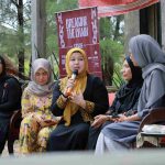 Ketua TP PKK Aceh Besar Ajak Orang Tua Jadi Tempat Terbaik Anak Berbagi Cerita