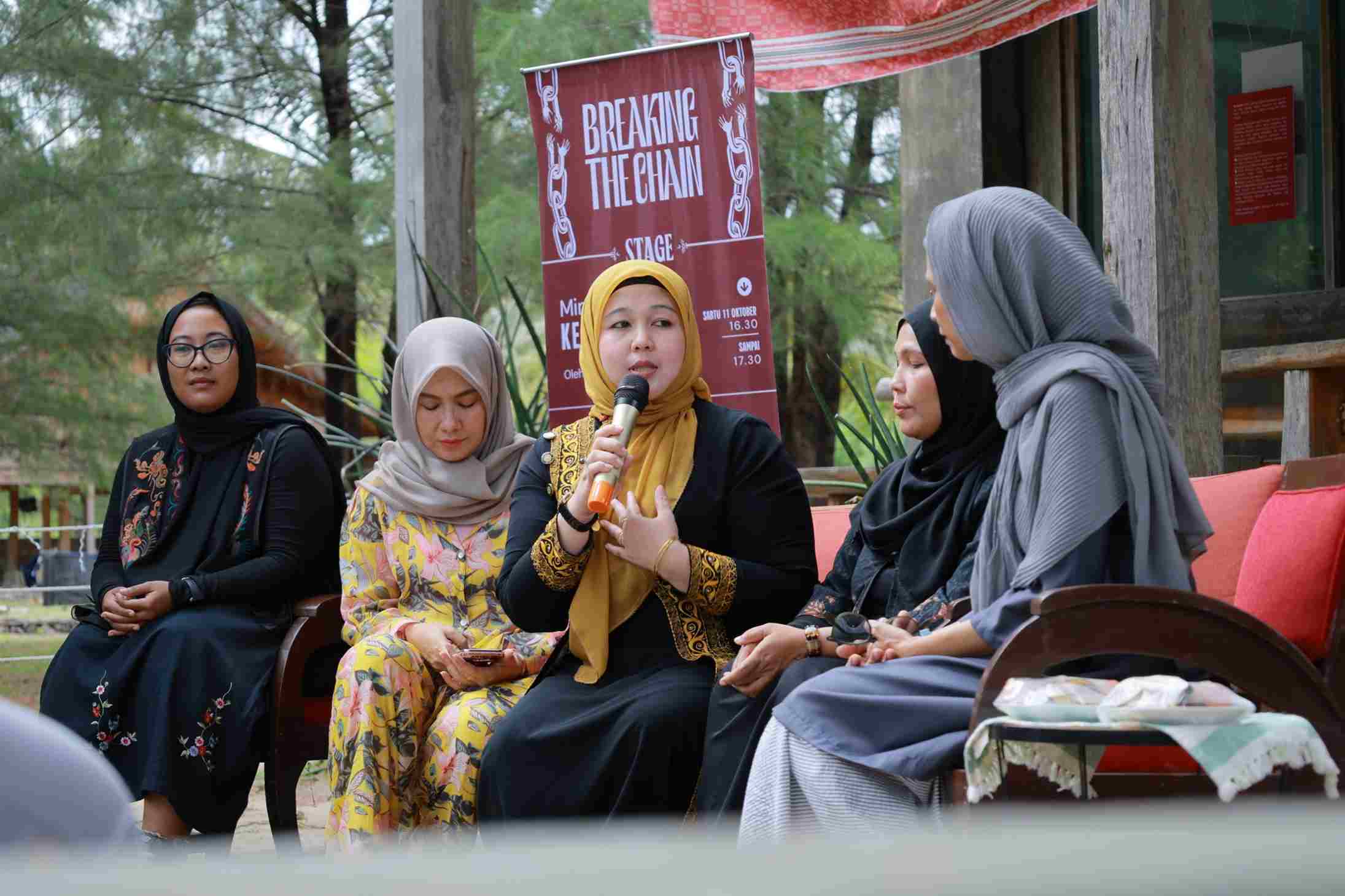 Ketua TP PKK Aceh Besar Ajak Orang Tua Jadi Tempat Terbaik Anak Berbagi Cerita