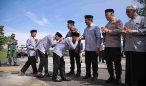 IMG-20251030-WA0030_11zon Bupati Syech Muharram Lepas Kafilah MTQ Aceh Besar ke Pidie Jaya