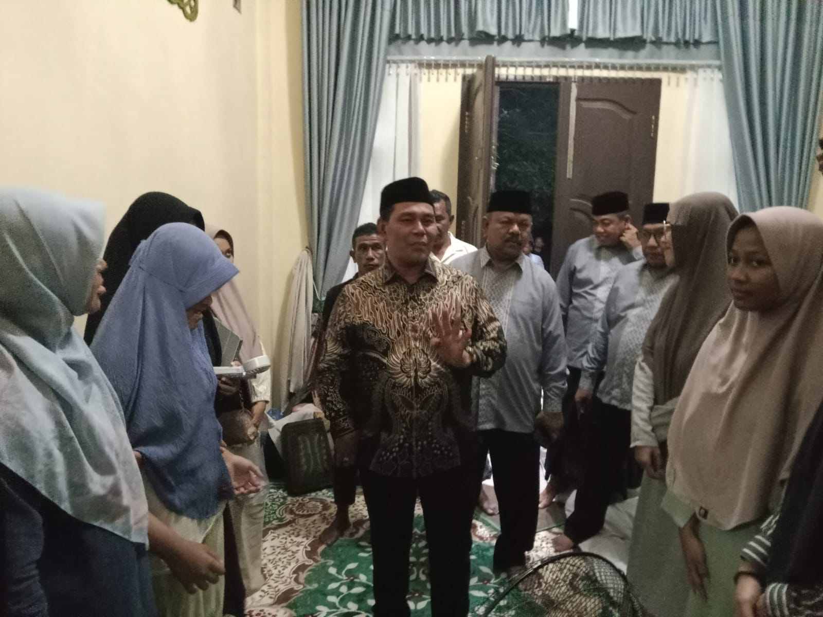 Bupati Syech Muharram Kunjungi Pemondokan Kafilah Aceh Besar MTQ Ke XXXVII Aceh 2025 di Pidie Jaya