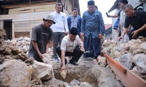Wabup Aceh Besar Letakkan Batu Pertama Pembangunan Rumah Bantuan Islamic Relief, Baitul Mal dan PT SBA