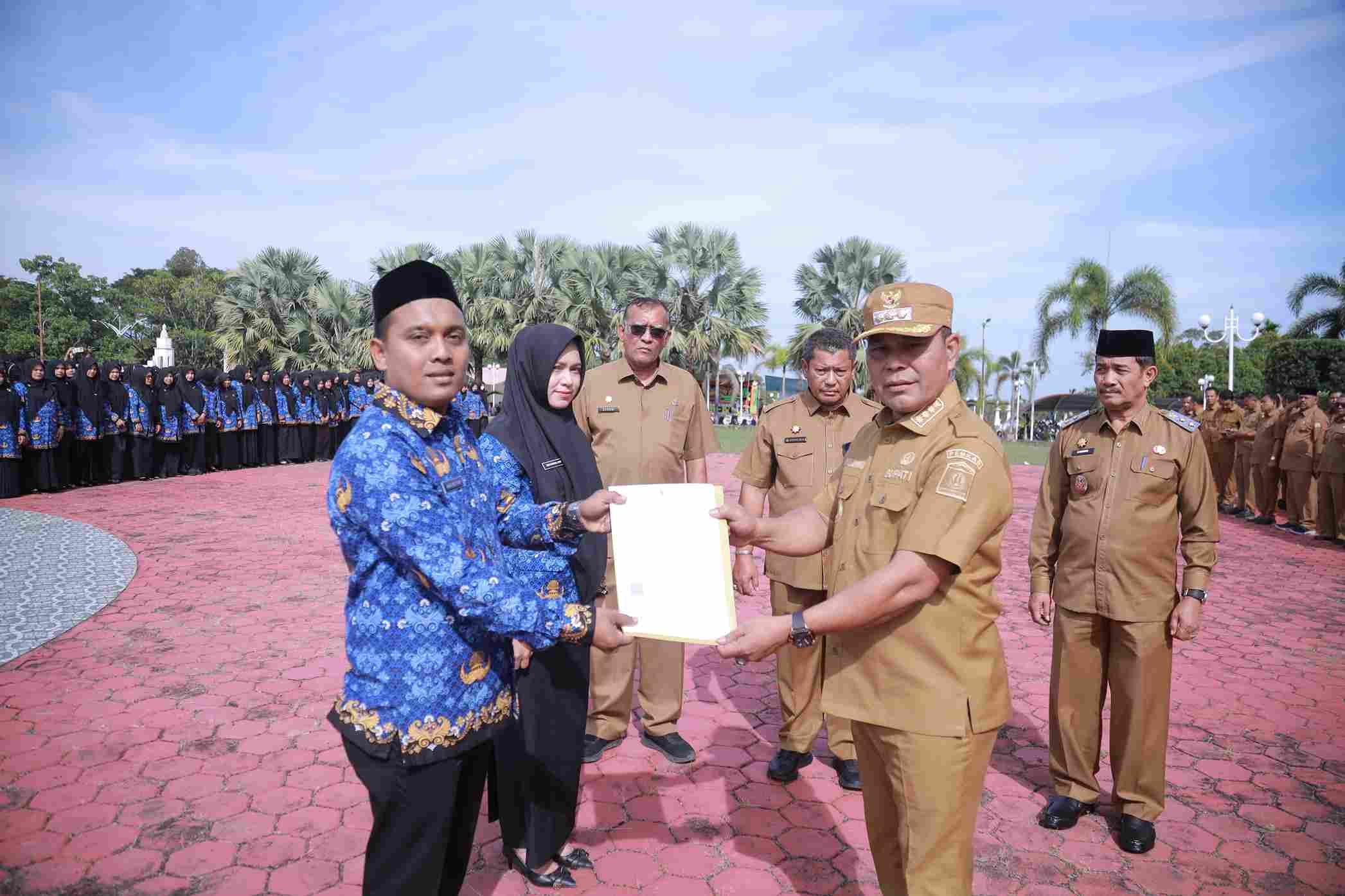 Bupati Muharram Idris Resmi Lantik Ribuan PPPK Paruh Waktu di Aceh Besar