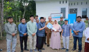 Wabup Aceh Besar Serahkan Rumah Bantuan Islamic Relief di Blang Bintang